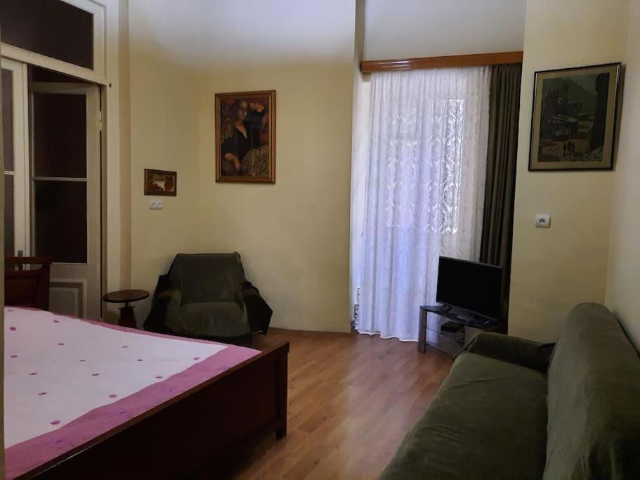 Nataly Apartament-Old Tbilisi Center ภายนอก รูปภาพ